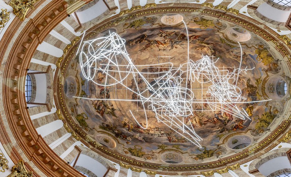 "Forms through folds (ascending)" eine raumgreifende Skulptur von Cerith Wyn Evans, Karlskirche Wien Foto: Leonhard Hilzensauer
